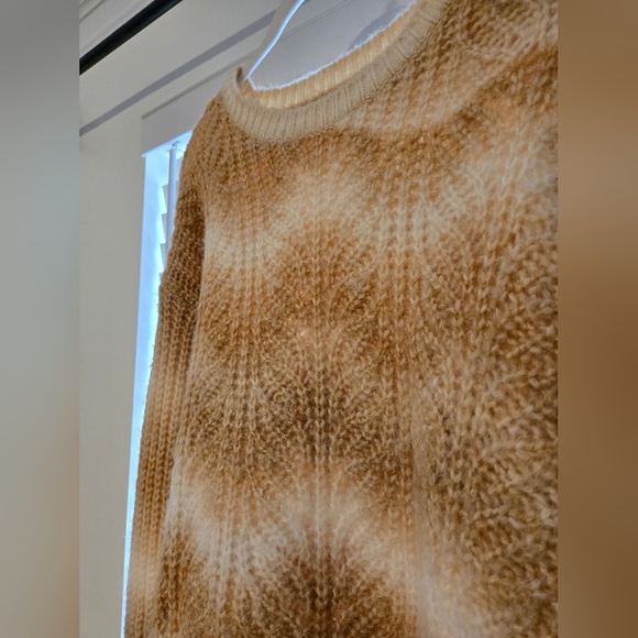 Caslon Size M Caramel and Cream Zig Zag Sweater - Picture 3 of 7